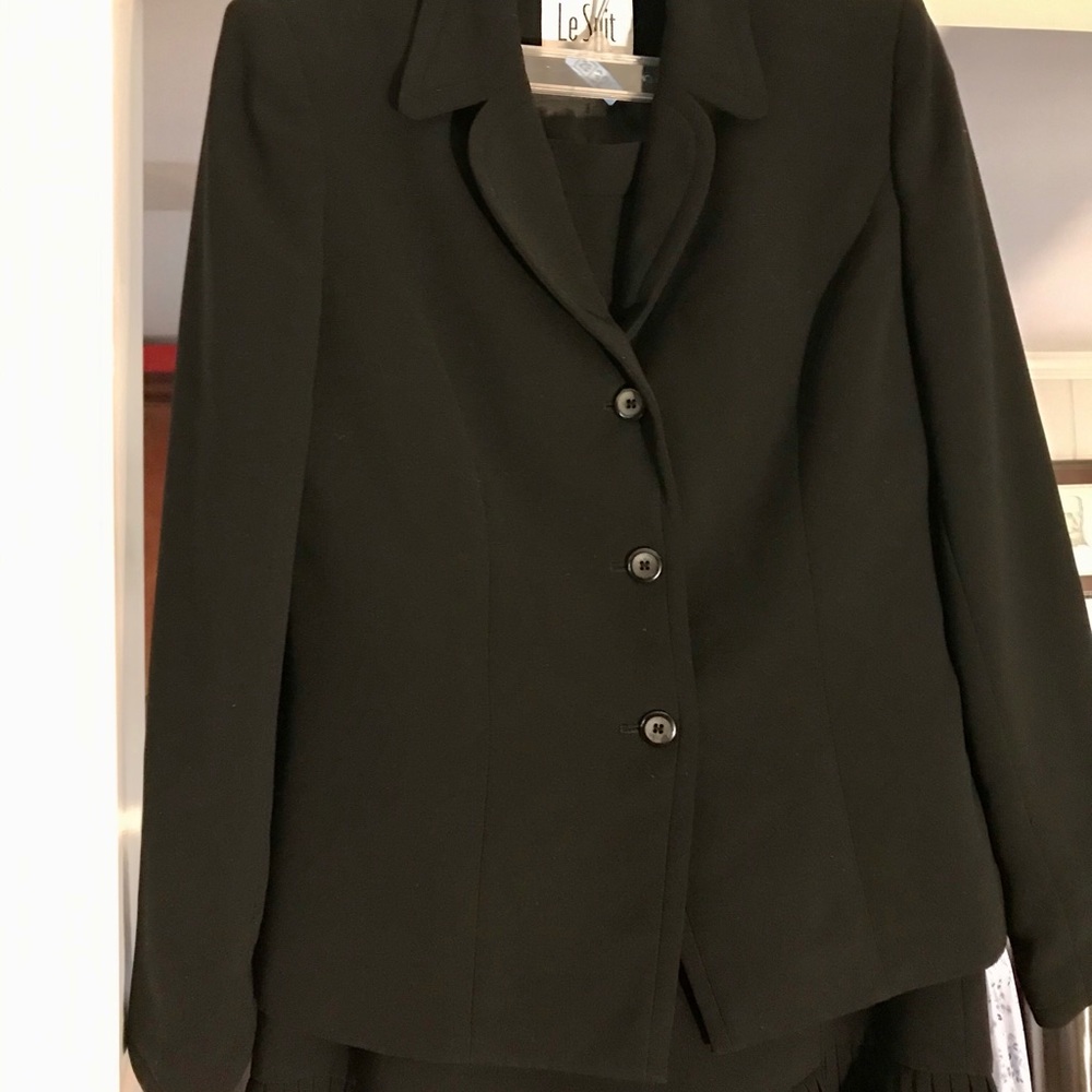 2-Piece Women’s Suit